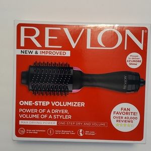 NIB Revlon One step Volumizer blow dryer brush